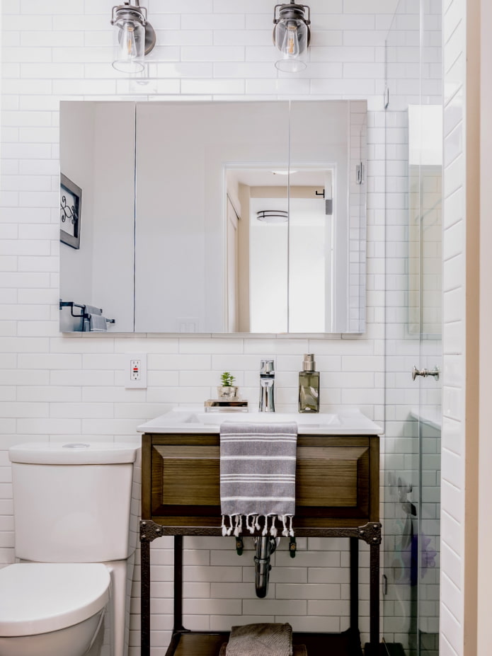 Mueble con frentes de espejo