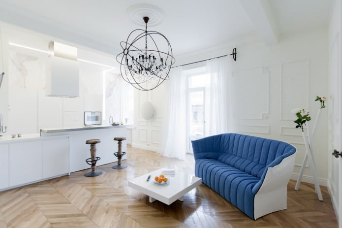 Interior de una cocina-salón combinada con barra