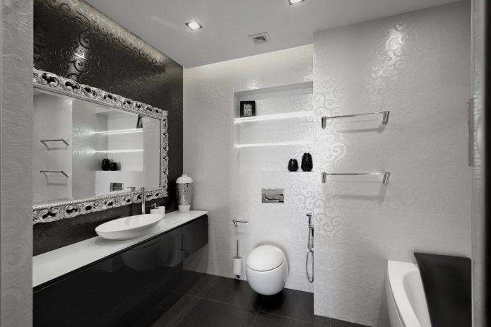 Interior de baño en blanco y negro