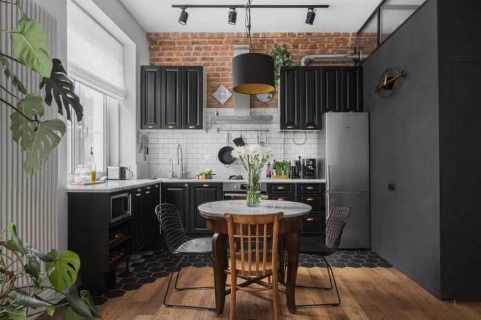 Diseño de la zona de cocina en un apartamento de dos habitaciones
