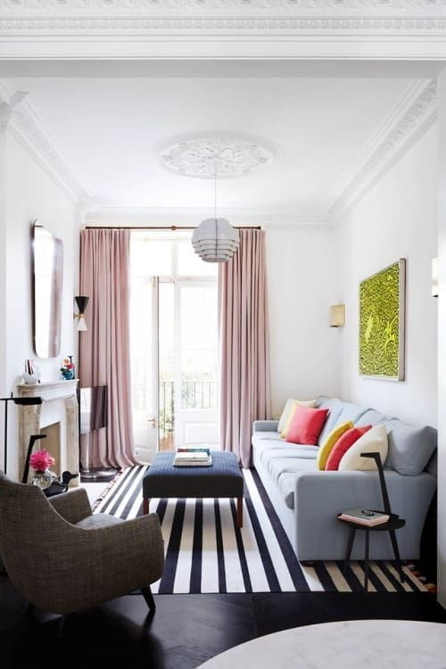 cortinas rosas en la habitación