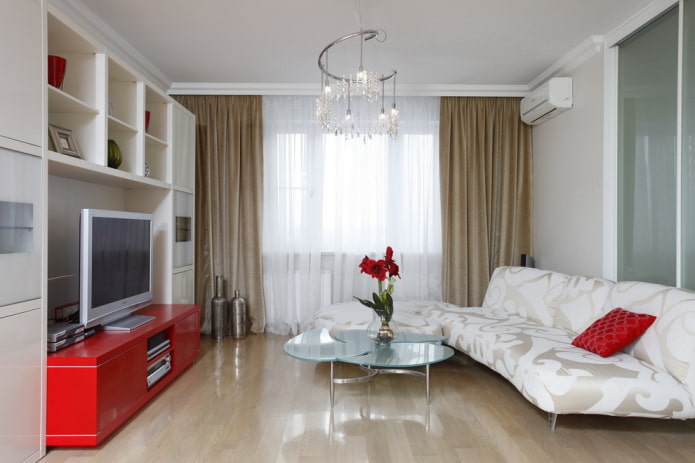 Interior de una sala cuadrada de 18 m²