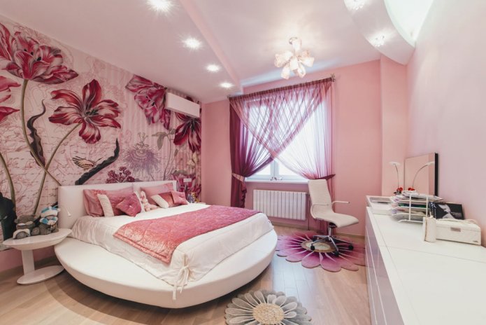 papel pintado rosa y cortinas rosas