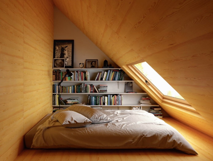dormitorio pequeño en el ático