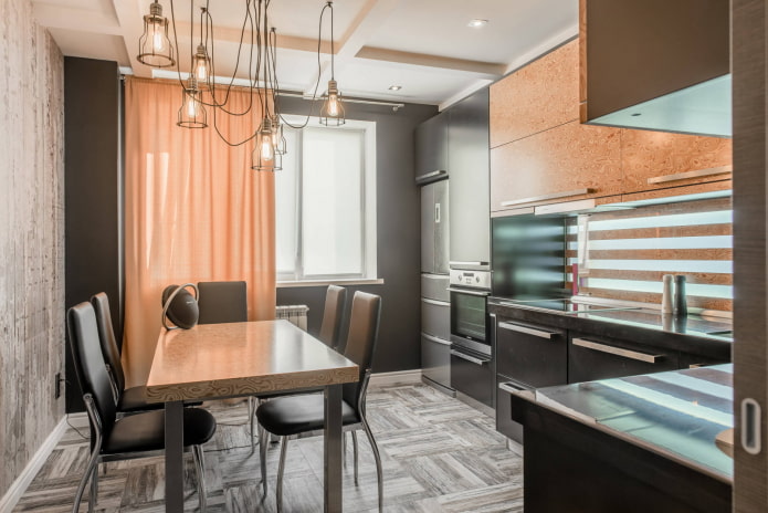 cocina espaciosa con refrigerador