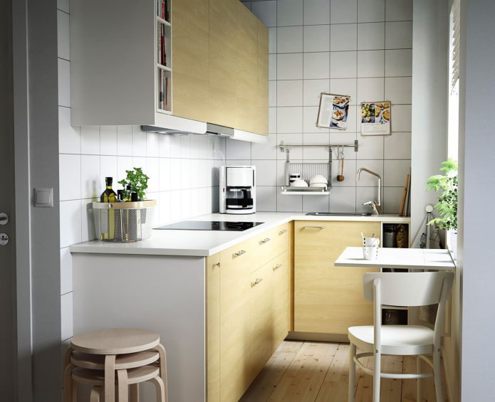 cocina clara con azulejos