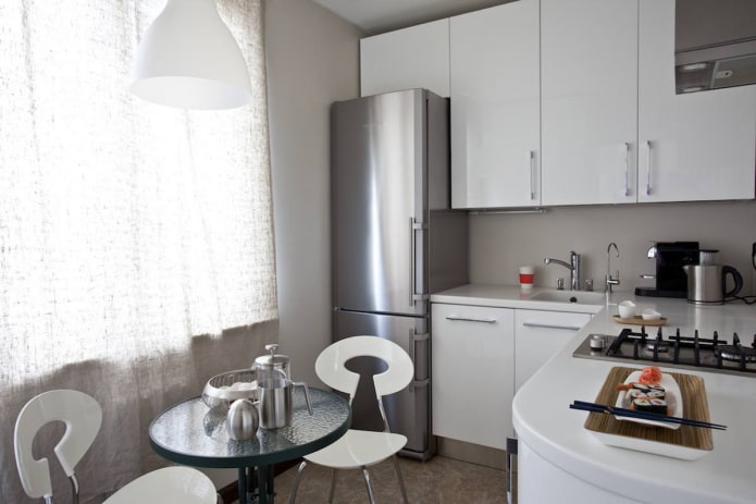 refrigerador en una cocina de 5 m²