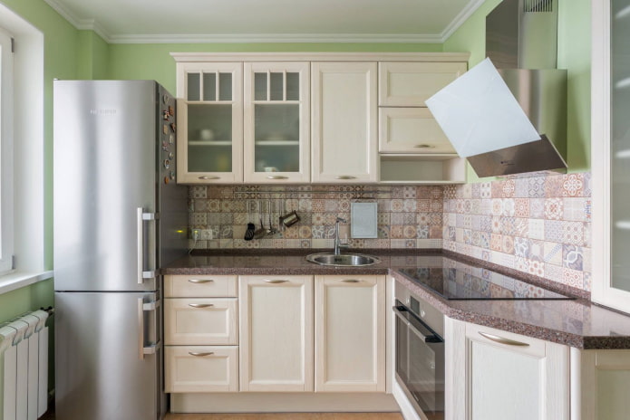 Refrigerador en una cocina de 5 m²