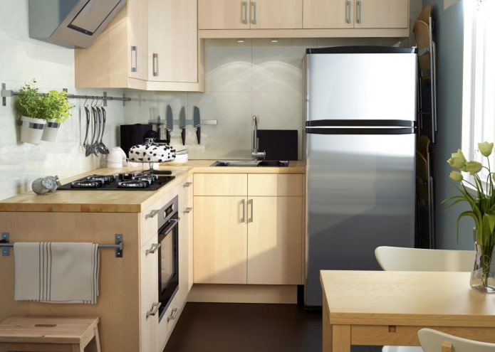 refrigerador en una cocina de 5 m²
