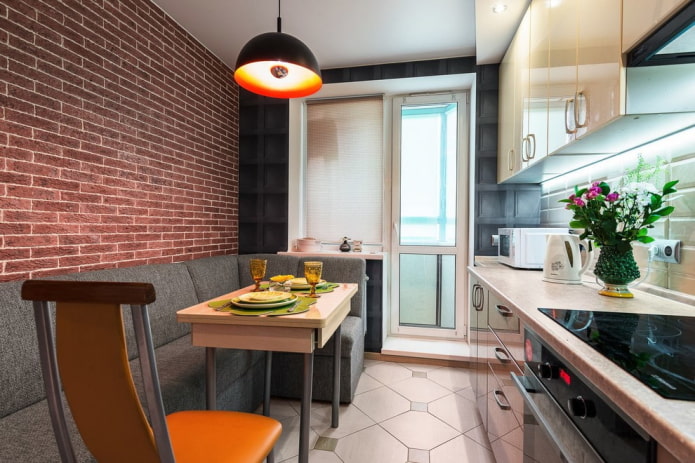 sofá en la zona de cocina de 8 m²