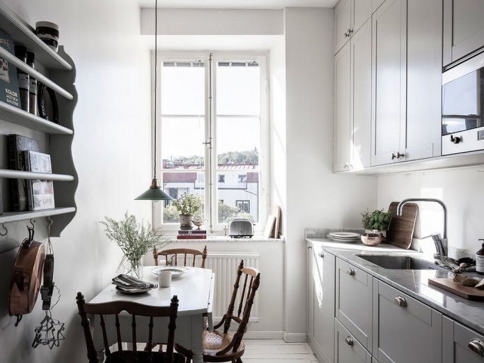 Mesa en la cocina de 4 m²