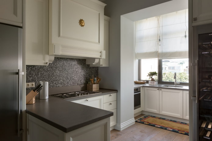 muebles en el interior de una cocina combinada con logia logia