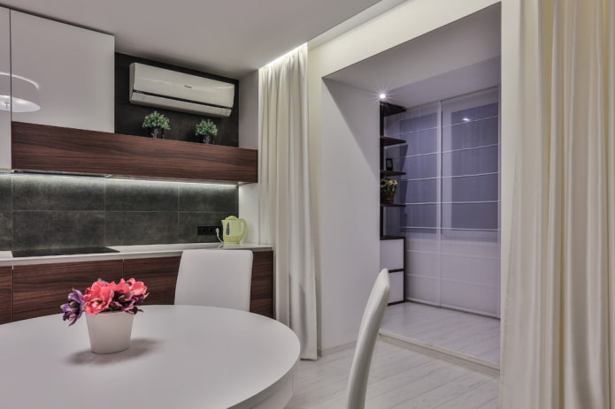 cortinas en el interior de la cocina combinadas con la logia
