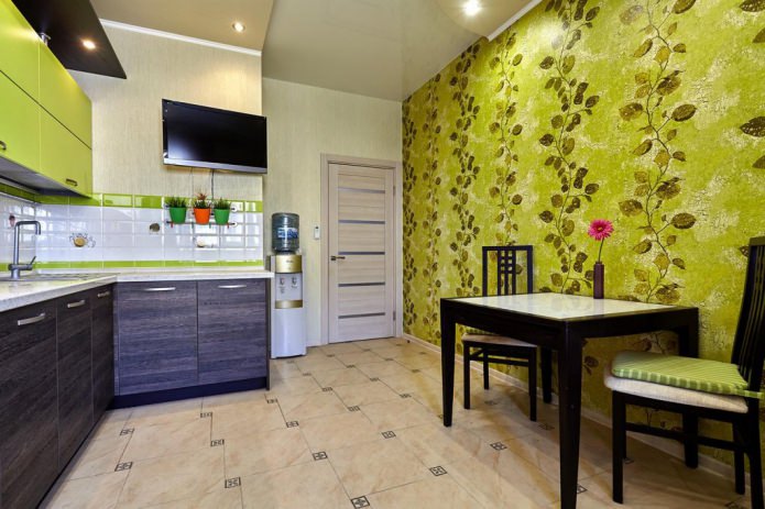 Papel pintado verde en la cocina