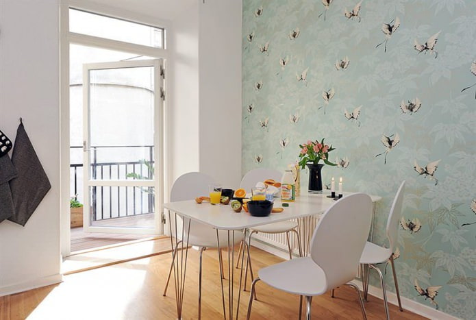 Papel pintado color menta en un diseño de cocina de estilo escandinavo