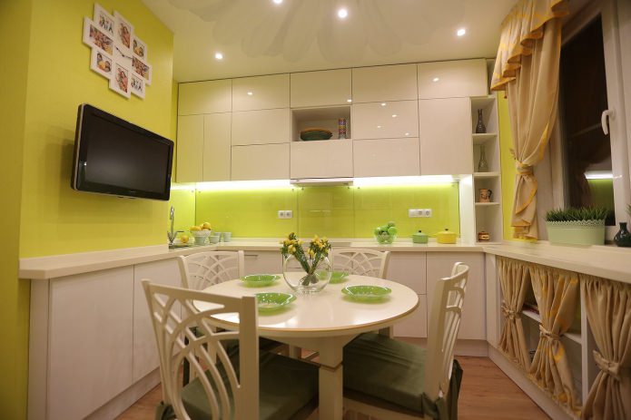 Papel pintado verde monocromático en la cocina