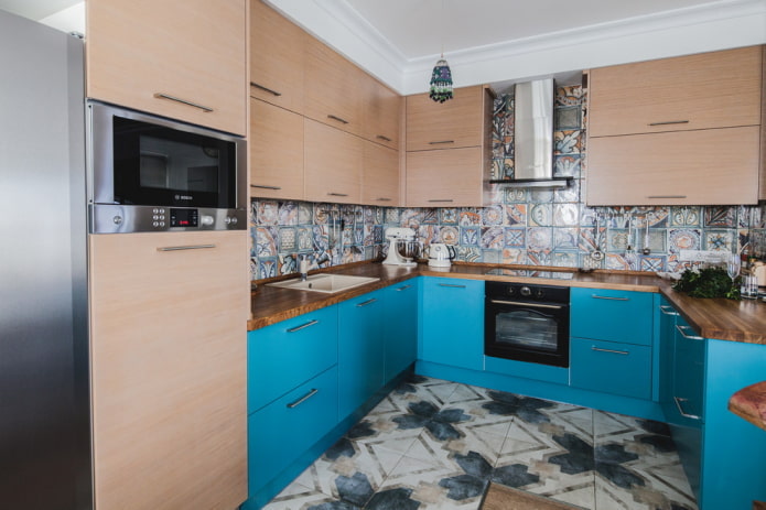 Diseño de cocina en el interior de un apartamento de 100 metros cuadrados