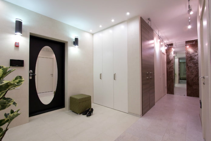 Diseño de pasillo en el interior de un apartamento de 100 metros cuadrados