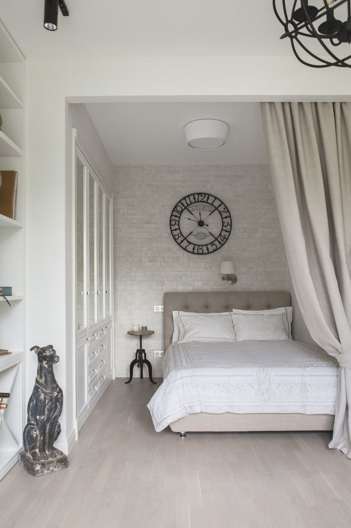 interior del dormitorio en un apartamento de 36 metros cuadrados