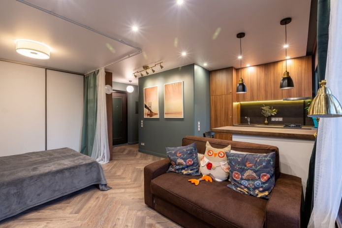 Cama tras cortinas