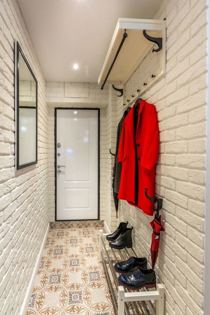 Diseño de pasillo en el interior de un apartamento de 45 metros cuadrados