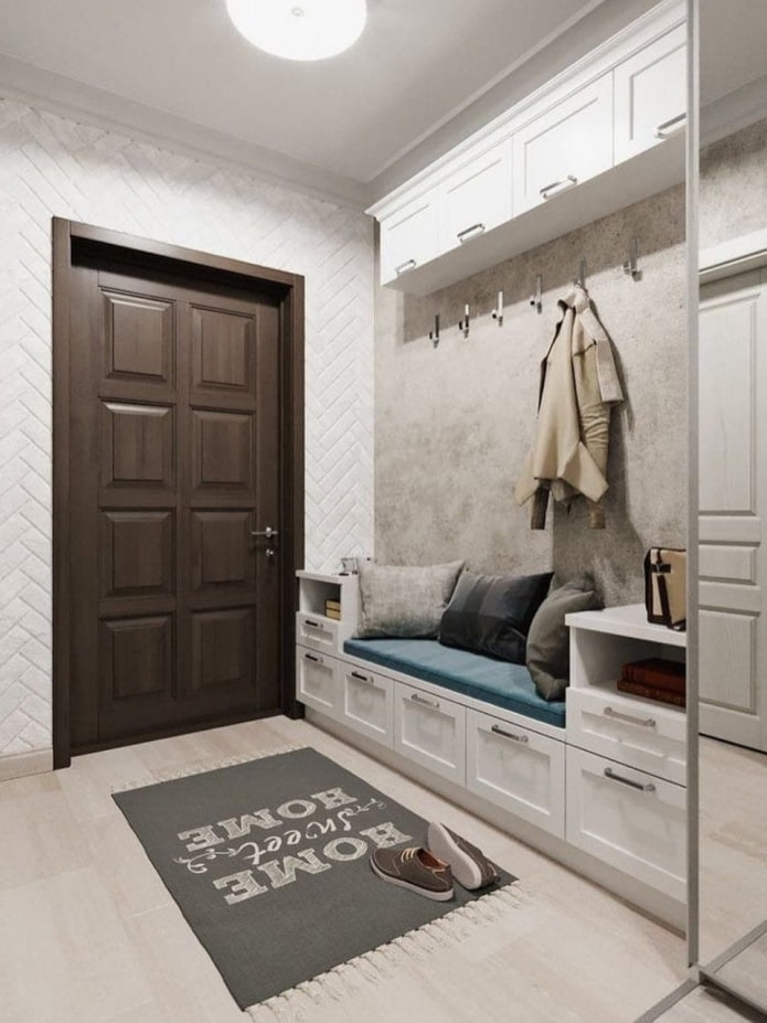 Interior de pasillo en un apartamento de 50 metros cuadrados