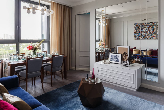 Sala de estar en un apartamento de dos habitaciones