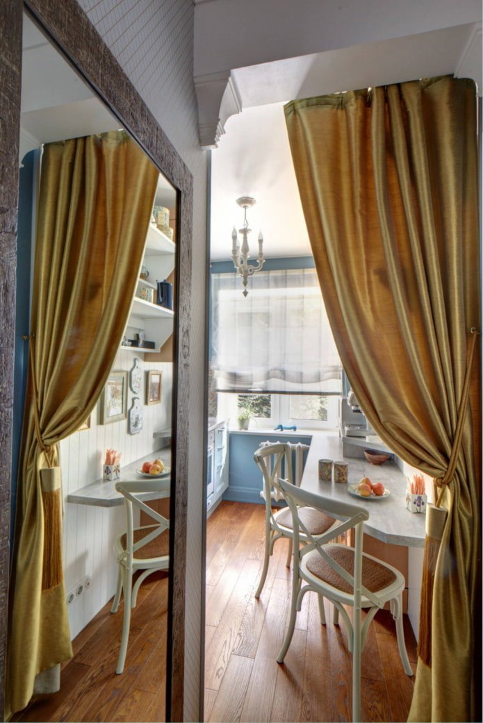 Cocina tras la cortina