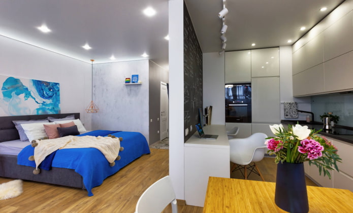 estudio cuadrado con mampara