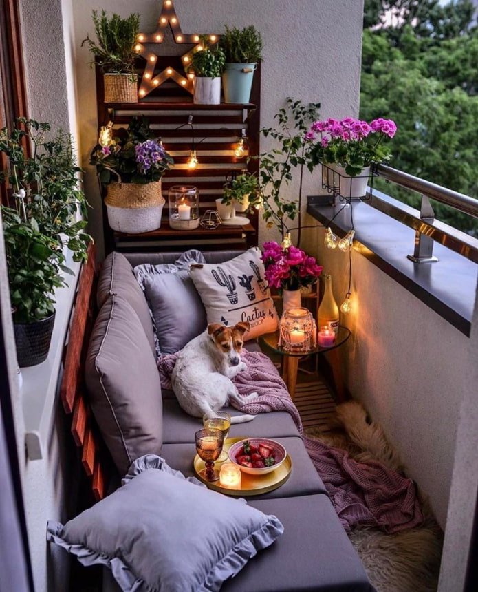 cozy open balcón