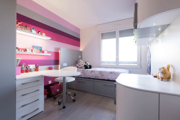 Habitación infantil blanca y rosa para niña