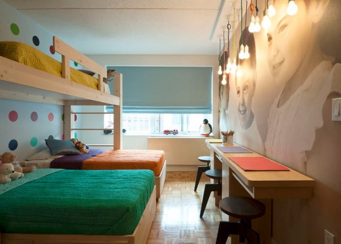 Habitación infantil pequeña para tres niños