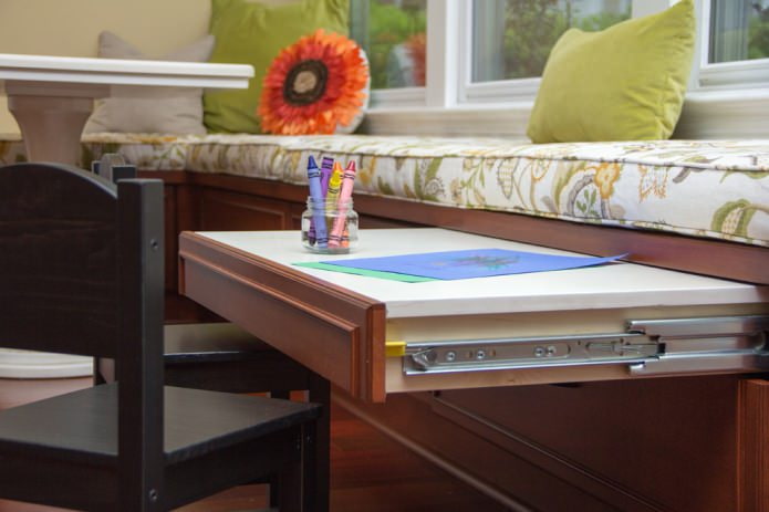 Mesa extraíble para habitación infantil