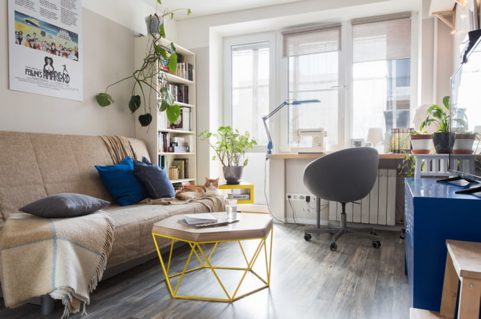 Muebles en el interior de una sala de estar pequeña