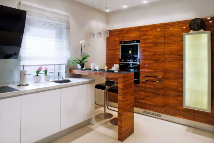 Diseño de una cocina pequeña con barra