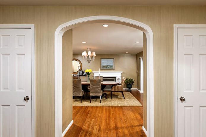 un arco blanco