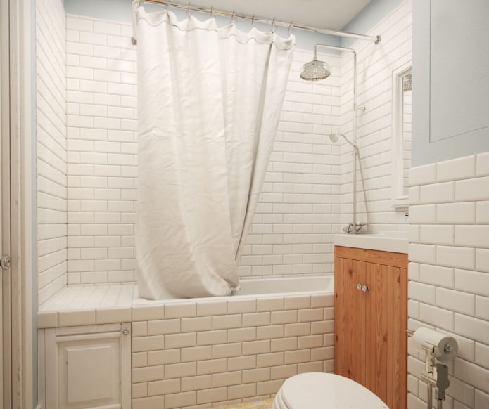 baño en un apartamento de una habitación