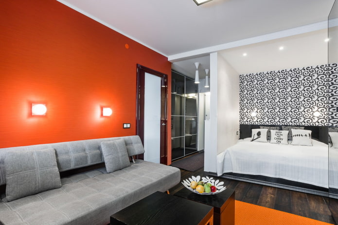 Disposición de muebles en un apartamento de una habitación con nicho