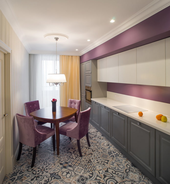 Comedor en una cocina rectangular