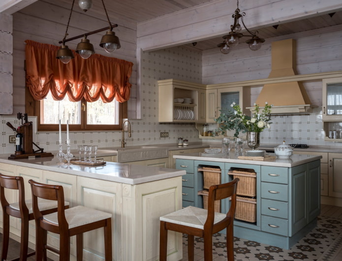 Cortinas naranjas en la cocina