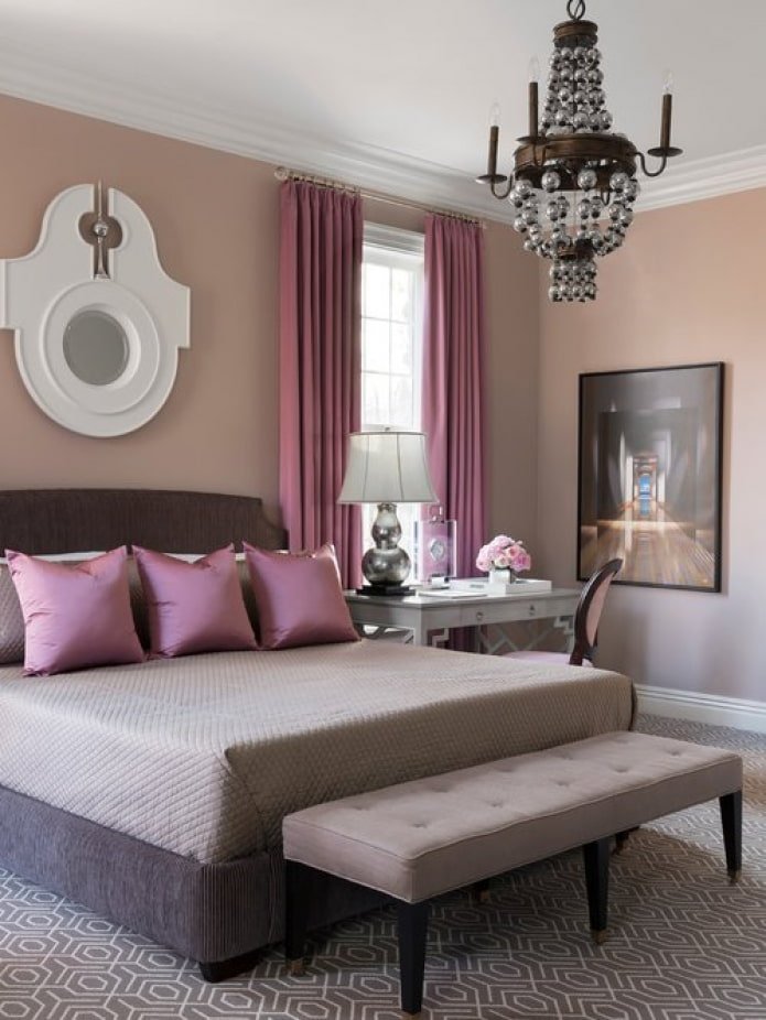 Dormitorio en tonos rosas