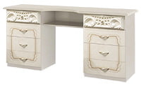 mesa en el dormitorio para niña