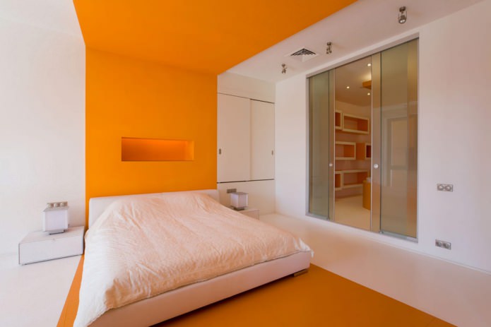 Pintar las paredes del dormitorio en blanco y naranja