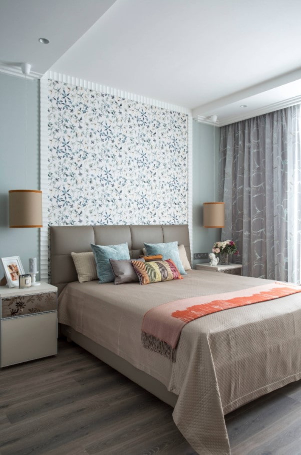 decoración de pared detrás de la cama