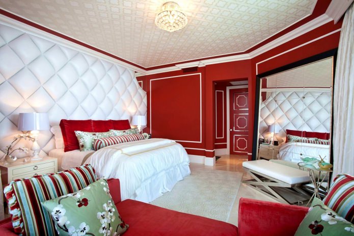 Paneles 3D blancos con paredes rojas en el dormitorio