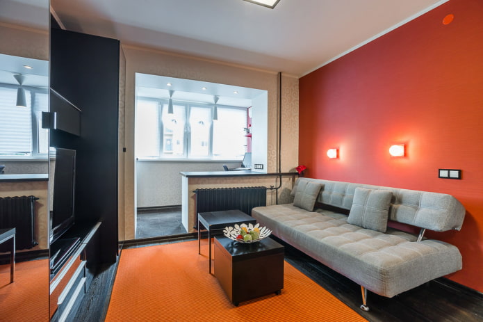Interior de un estudio con balcón