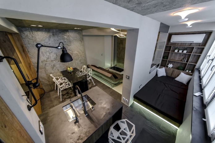 Interior de un estudio con balcón