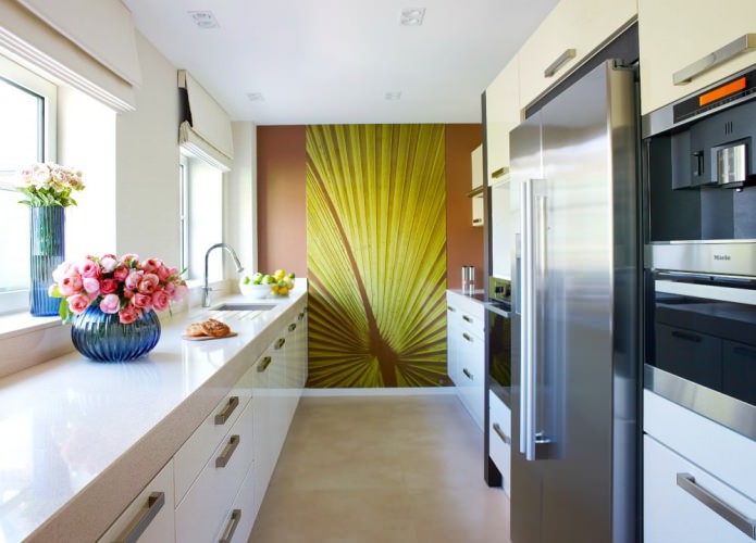 combinación de colores de paredes, suelo y techo en una habitación estrecha
