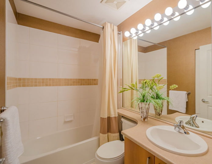 Iluminación del espejo en el baño