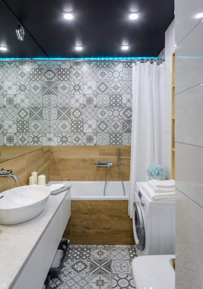 Azulejos combinados en las paredes